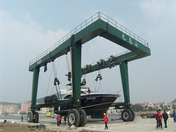  福建漳州游艇搬運(yùn)起重機(jī)生產(chǎn)廠家實(shí)力雄厚設(shè)備穩(wěn)定   