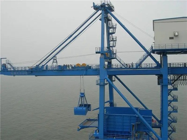 泰輝集團(tuán)港機(jī)事業(yè)部介紹卸船機(jī)的機(jī)構(gòu)分類