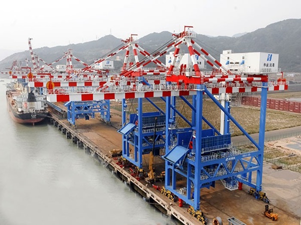 廣東揭陽岸邊集裝箱起重機廠家岸橋起重機起升機構有哪些特點