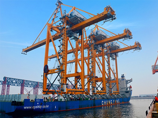 ?福建寧德岸邊集裝箱起重機(jī)廠家岸橋起重機(jī)設(shè)計(jì)美觀 結(jié)構(gòu)穩(wěn)固