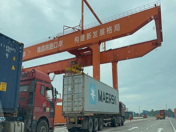 浙江寧波集裝箱門式起重機(jī)廠家集裝箱門機(jī)維護(hù)成本低