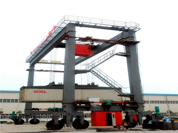 江蘇鎮(zhèn)江輪胎式門式起重機(jī)銷售公司輪胎式門式起重機(jī)安全穩(wěn)固