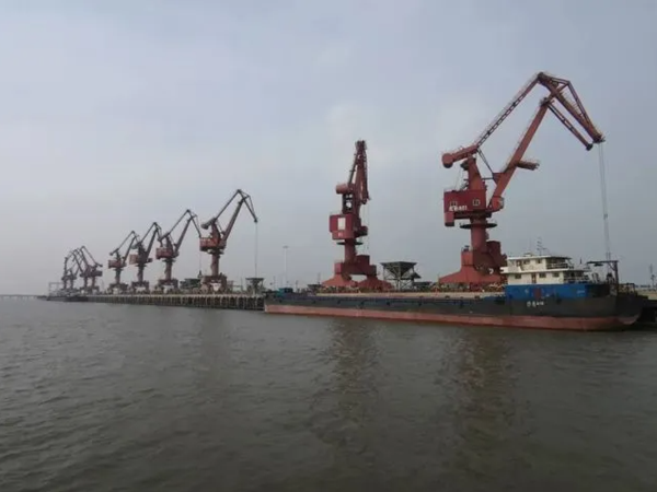 浙江湖州門座式起重機(jī)廠家門座式起重機(jī)起重力強(qiáng)